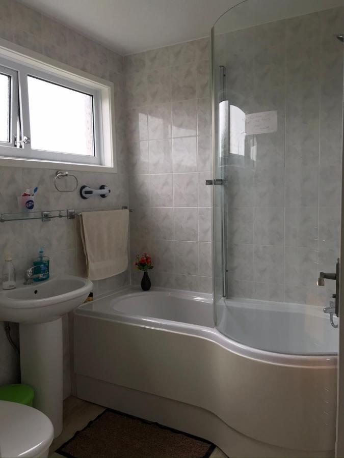 Quiet, Spacious Double Bedroom! Peterborough Exterior photo