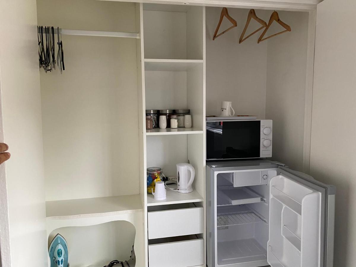 Quiet, Spacious Double Bedroom! Peterborough Exterior photo